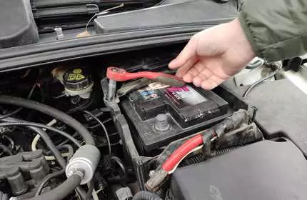 Как зарядить аккумулятор Форд Фокус 3