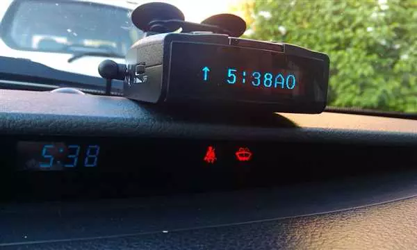 Часы Toyota Camry 40 не работают